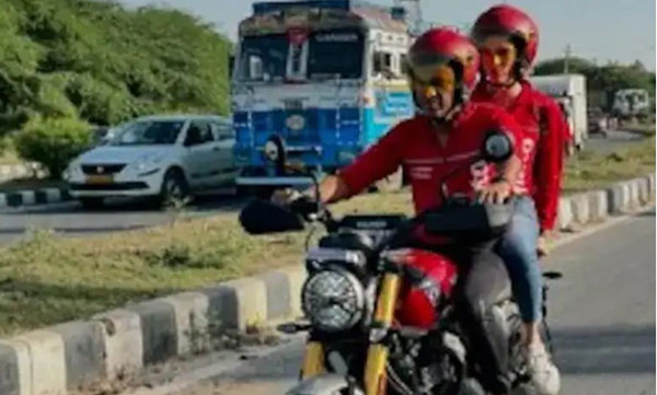 zomato-ceo-deepinder-goyal-wife-turn-delivery-agents-for-a-day