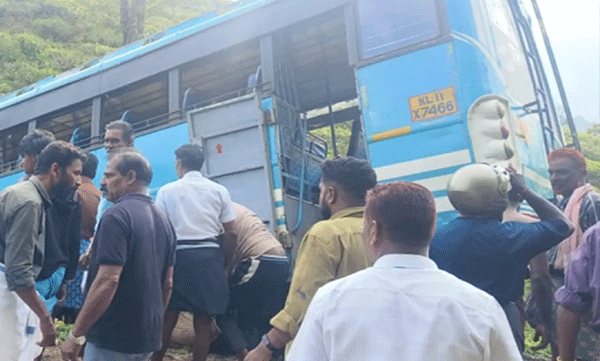 private-bus-accident-two-people-were-injured-wayanad-chooralmala