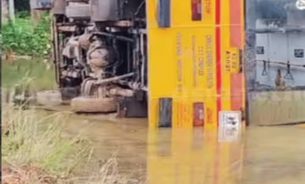 school-bus-accident-at-alappuzha-kannur-kollam