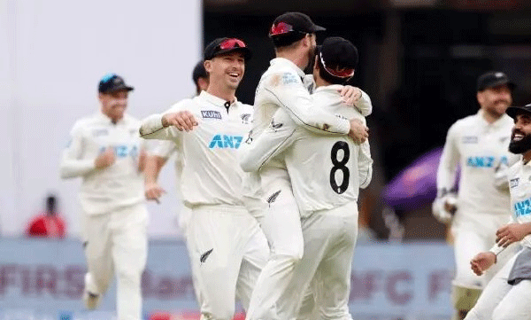 Collapsed Indian batting line-up; India's shortest innings score at home, Matt Henty 5 wickets