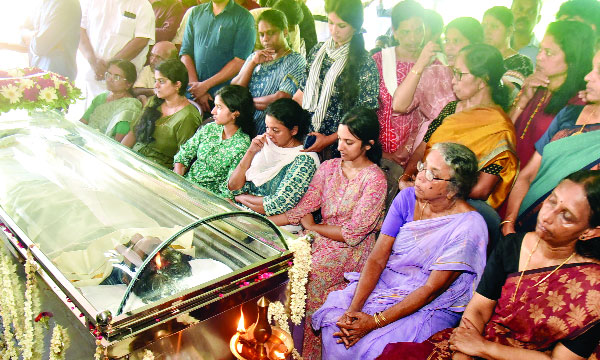 Niranjana and Nirupama lit the pyre