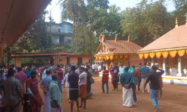 In Nileswaram, a firecracker caught fire during a play; 156 people were injured, two seriously