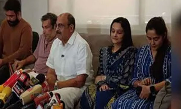 After controversies, 'Amma' celebrated her Kerala birth