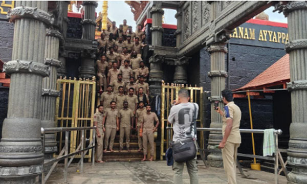 Photo shoot of the policemen from the 18th step; Hindu organizations with opposition