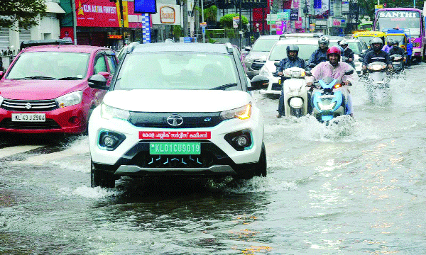 Chance of heavy rain in Kerala too; Red alert in four districts