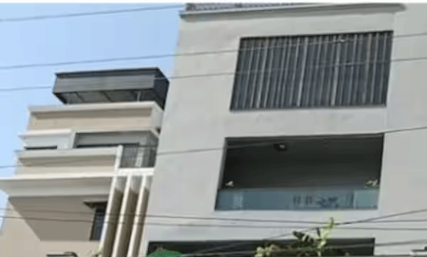 50-kilograms-of-gold-kept-in-various-lockers-and-currencies-alone-4-crore-found-in-an-income-tax-search