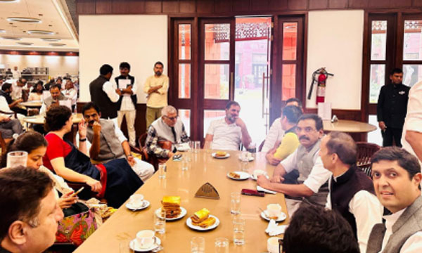 Priyanka spends time with Malayali MPs even during breaks in Parliament