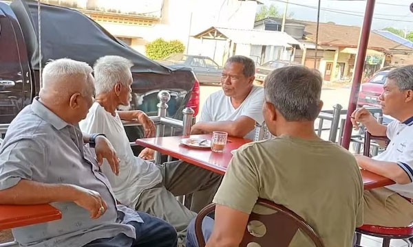 Malaysia Foreign Minister To Be Fined For Smoking At Eatery