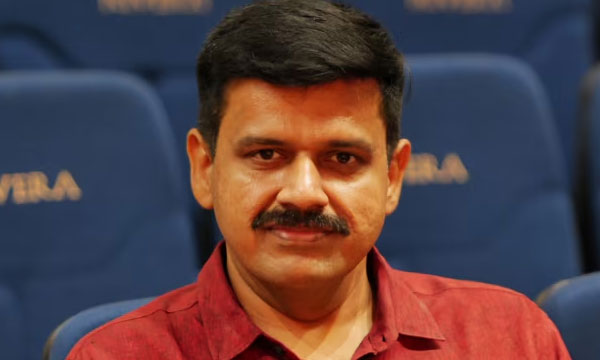 Incident of VHP activists blocking the Christmas celebration; Sandeep Warrier says he is trying to sabotage the case