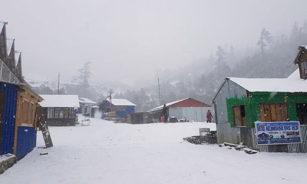 Thousands Of Tourists Stranded in kulu manali
