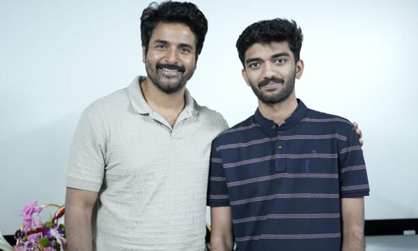 sivakarthikeyan-met-chess-champion-gukesh-and-presented-the-prize