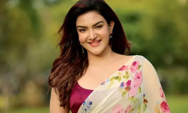 Actress Honeyrose's obscene comment on Facebook