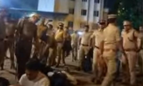 Clash at Angamaly Archdiocese headquarters; Conflict between the police and priests