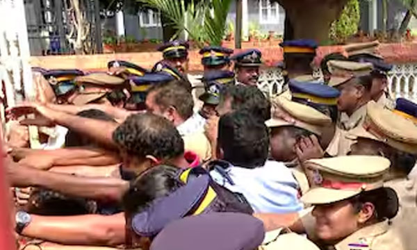 Clash again at Ernakulam Angamaly Archdiocese headquarters