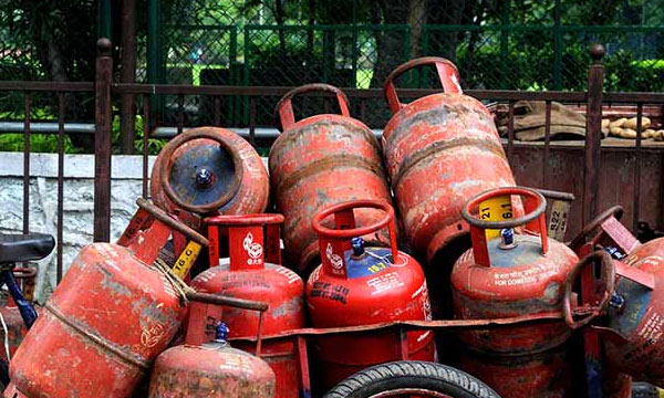 Commercial cooking gas price reduced by Rs