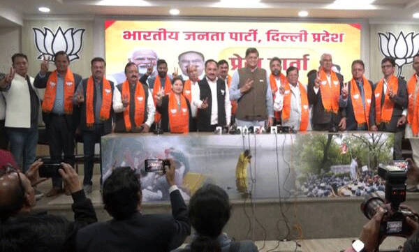 delhi-assembly-elections-2025-big-setback-for-aap-8-mlas-who-left-the-party-joined-bjp-will-campaign-for-candidates-