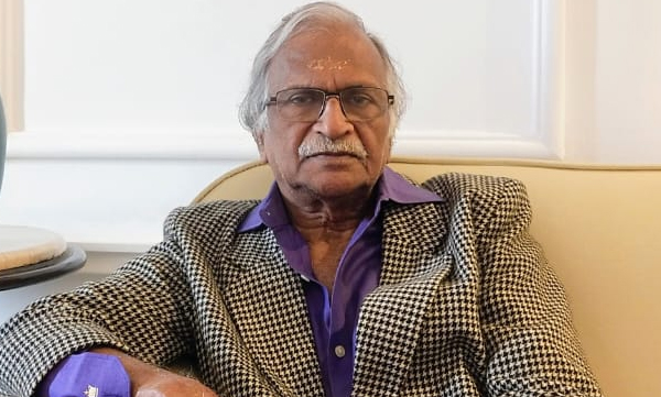 the-stars-are-the-bosses-and-they-have-to-pay-crores-to-get-their-feet-wet-sreekumaran-thambi