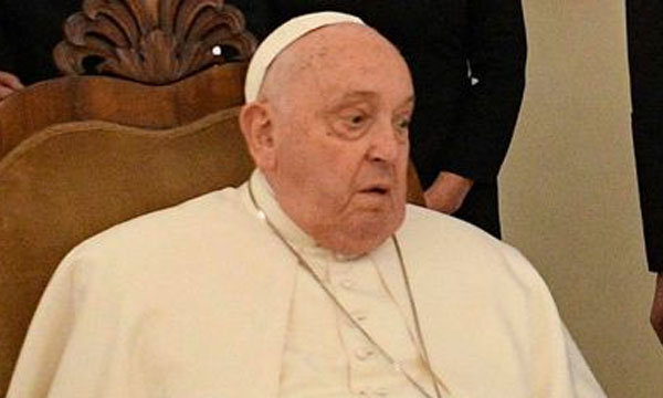 Pneumonia in both lungs; Pope's health is bad