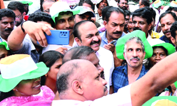 Concerted agitation against sea-forest mining