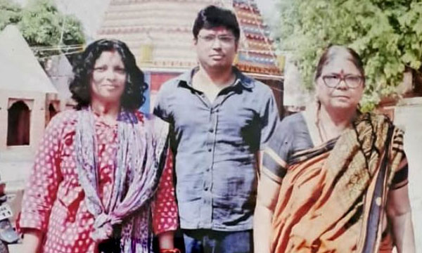 Additional Commissioner of Customs hanged himself; Police found a note in Hindi from the house