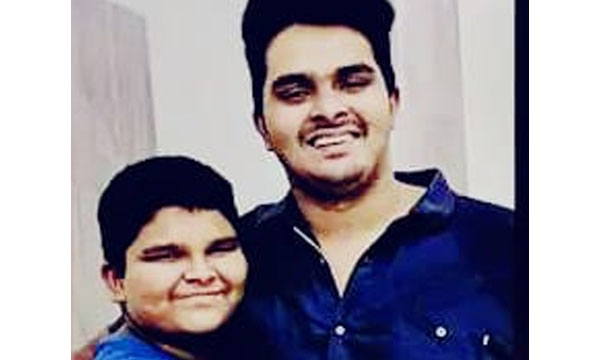 The younger brother cried saying that he could not see his mother; Afan picked up when he called Umm's phone
