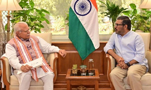 The requirement to put up a logo in front of houses receiving central assistance should be changed