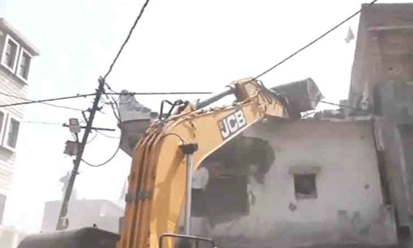 UP model bulldozer operation in Nagpur; Part of the house of the main accused in the riot case demolished