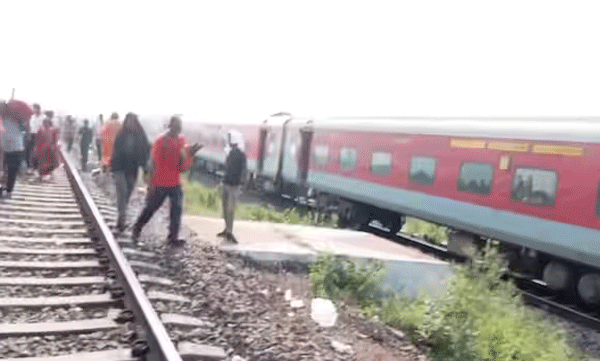 11-coaches-of-kamakhya-express-derail-in-odisha-25-injured