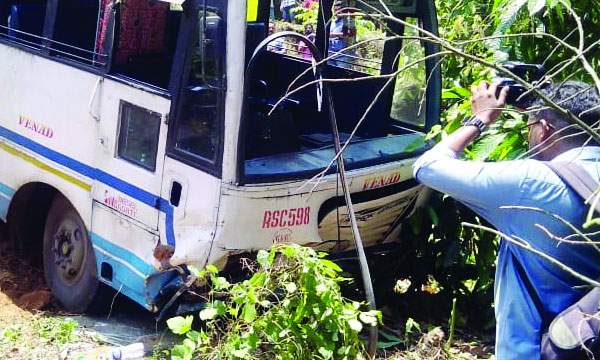 accident : Student falls out of KSRTC bus after windshield breaks, ends in tragedy