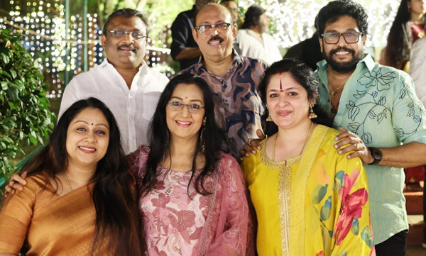 shaji-kailas-annie-menaka-suresh-kumar-chippy-renjith-get-together-pics-