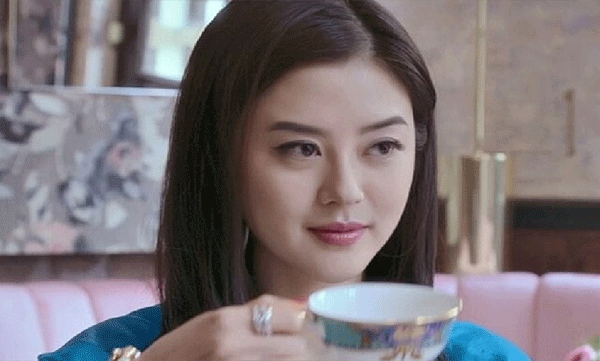 actress-who-quit-acting-and-works-in-a-hotel