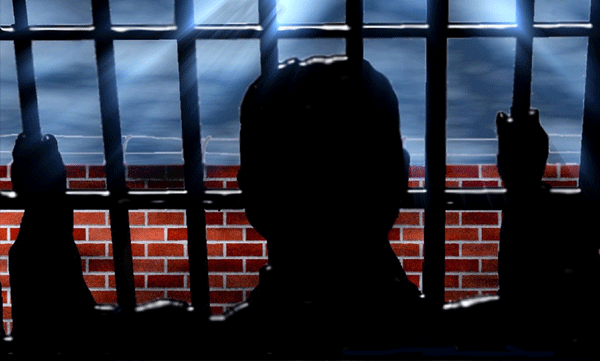 female-prison-officer-in-court-for-relationships-with-two-inmates-and-drug-smuggling-plot