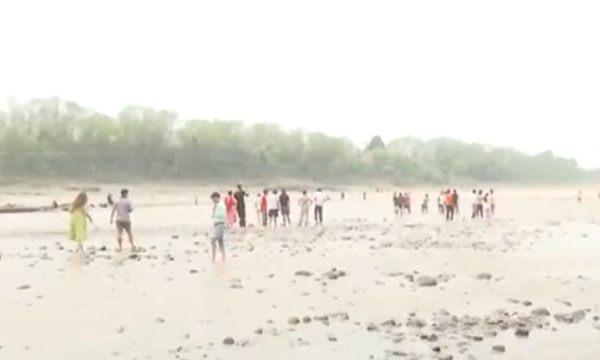 India closes two dams; People walk down river Chenab in Akhnoor and other places