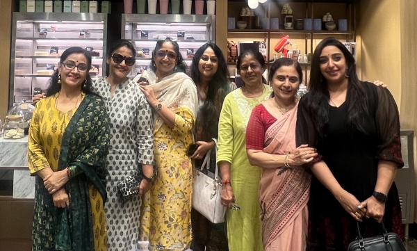 thudarum-movie-success-chippy-celebrates-with-stars