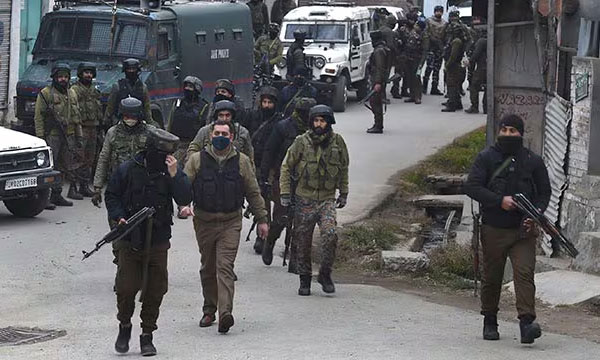 Encounter with terrorists in Jammu's Shopian; One was killed by the security forces and two in custody