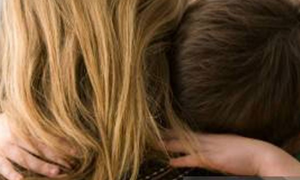 The mother burned the ten-year-old boy's body with a teapot