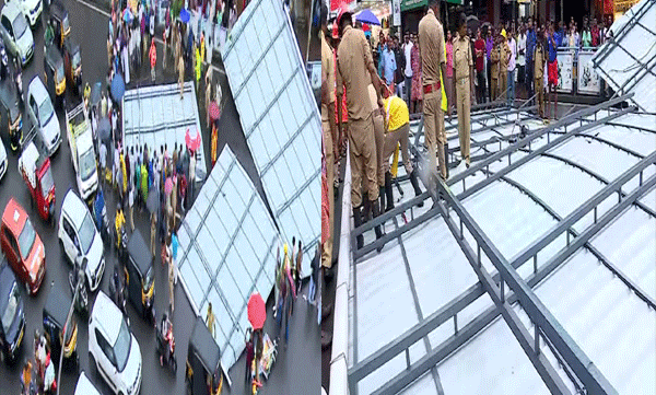 iron-roof-collapses-onto-road-in-thrissur