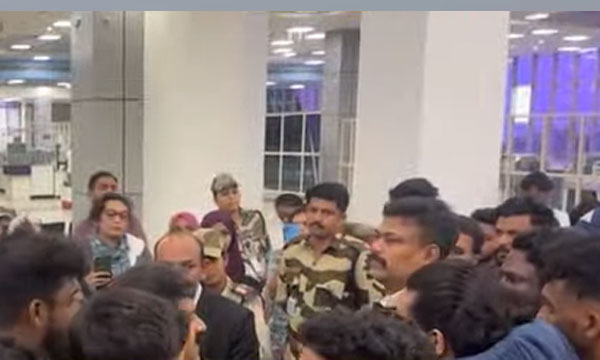The night flight has not returned yet; Passengers protest in Karipur