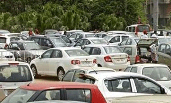 'Don't leave children alone in a vehicle'; Violators face imprisonment and a fine of 5,000 dirhams