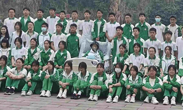 china-students-graduation-photo-ren-junjie.