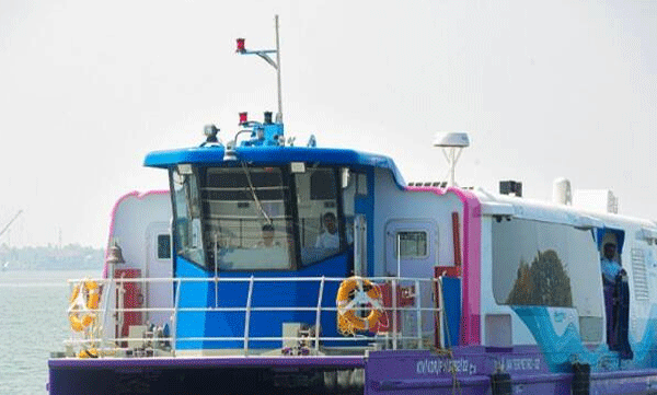 two-injured-in-accident-while-bringing-water-metro-boat-to-shore-in-koch