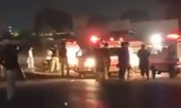 Jail break in Pakistan amid panic after earthquake...!