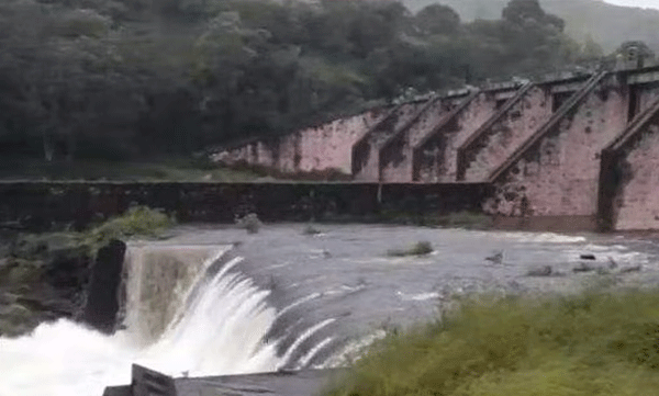 Mullaperiyar Dam opened; 13 shutters raised, 250 cubic feet of water flowing out