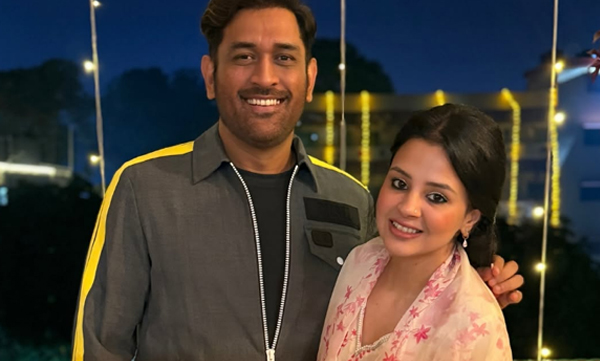 ms-dhoni-and-sakshi-singh-dhoni-15th-wedding-anniversary-