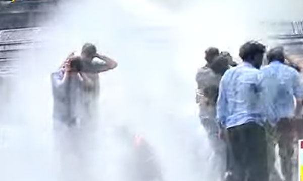 Strong protest of SFI to Raj Bhavan; Police barricaded on both sides