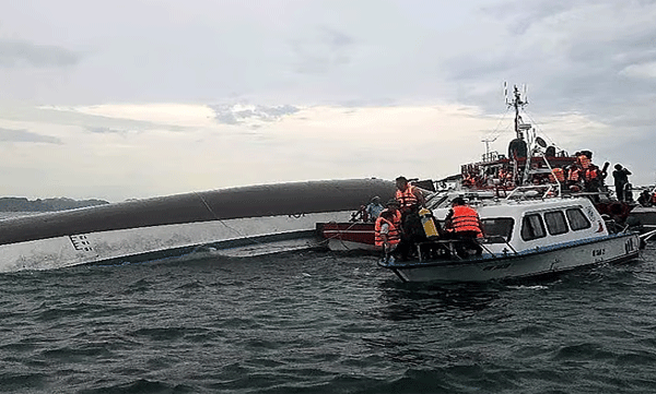 Tourist boat capsizes in Vietnam, 34 dead, including children