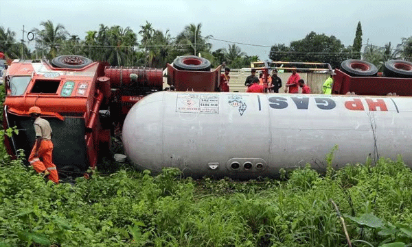 gas-tanker-overturns-kasaragod-leak-