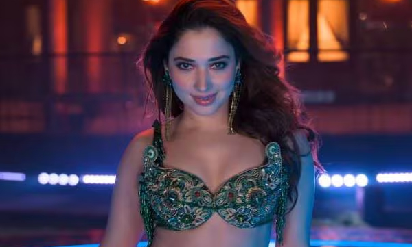 tamannaah-bhatia-says-moms-tell-her-their-toddlers-only-eat-while-watching-her-dance-number-