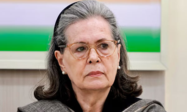 BJP retorts that fake votes are a tradition of Congress; Sonia entered the voter's list before acquiring citizenship