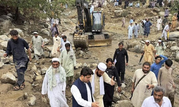 Flash floods kill nearly 200 in Pakistan